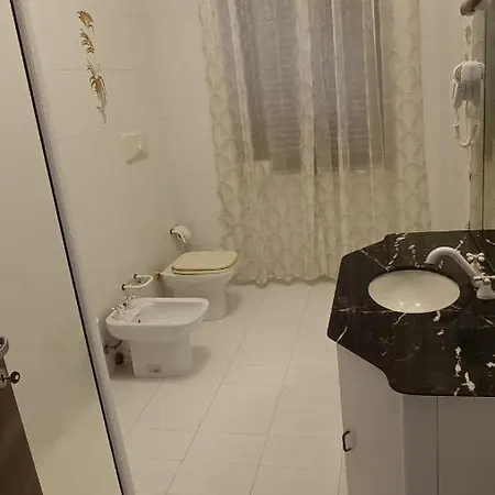 Le Luci Al Primo Piano Interno 1 *