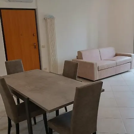 Apartment Le Luci Al Primo Piano Interno 1