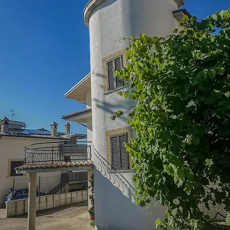 Le Luci Al Primo Piano Interno 1 *