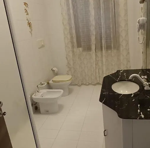 Le Luci Al Primo Piano Interno 1 *